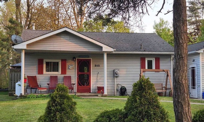 Long Point Cottage | Cozy, Long Point family cottage just a 2 minute walk to the beach