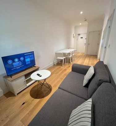 Fairfield Apartment | Cozy Modern Apartment in Croydon Central