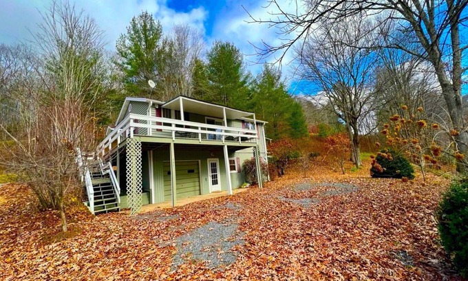 Newland House | Cozy Mtn. Home in Newland