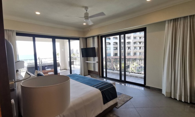 Santa Rosa Resort | Cozy Ocean Front 2 BR for holidays