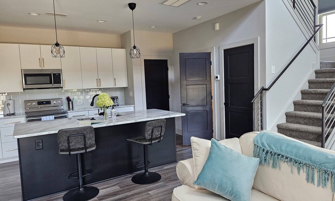 Davidson House | Cozy open concept home in beautiful Davidson near Lake Norman