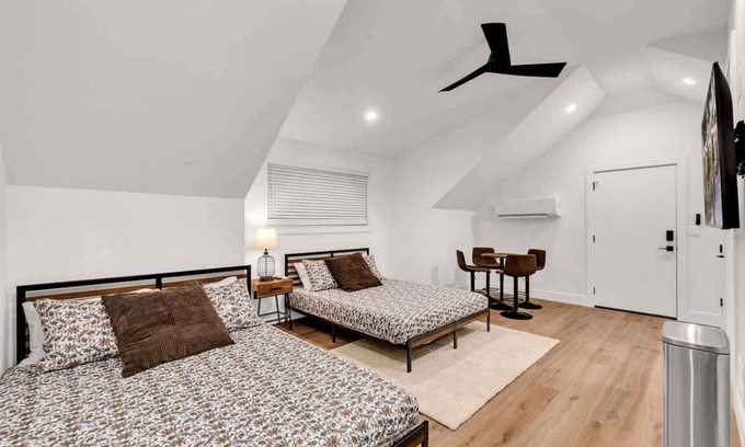 Blackshear-Prospect Hill Apartment | Cozy Private Guest House | 2 Queen Beds | Sleeps 4