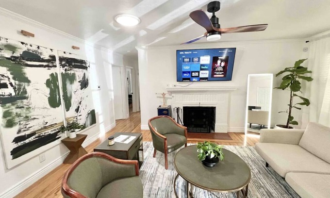 West University House | Cozy Reno NV House by DT & UNR w/pool table