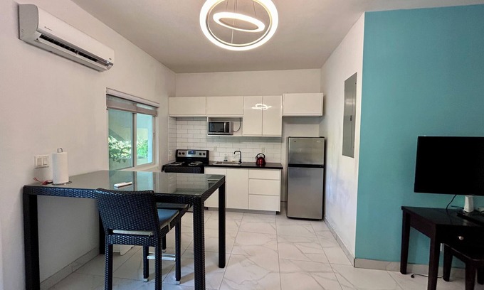 Venetian Road Settlement Apartment | Cozy studio with AC and WiFi in soothing Venetian Road Settlement