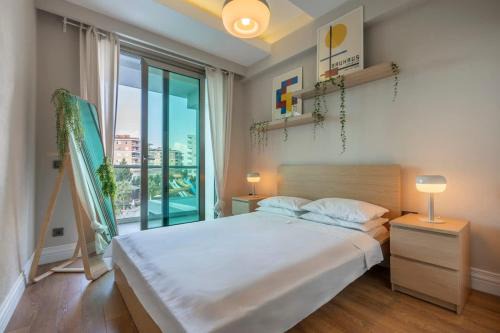 Lara Apartment | Cozy Stay Free Pool Spa & Gym Close to Beach&Mall