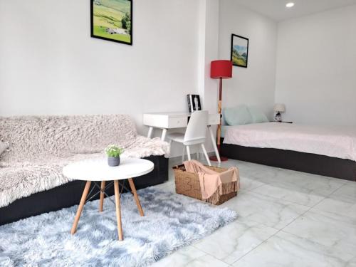 Phuong 8 Hotel | Cozy studio at Hai Ba Trung st., Dist 3 near Tan Dinh market