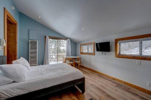 Incline Village Apartment | Cozy Studio Cabin Retreat with Spacious Outdoor Deck, contact us for price drop