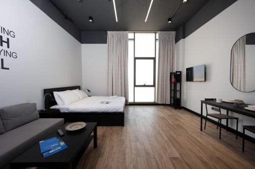 Duqm Apartment | Cozy Studio for work Studio by Spacey Duqm 91