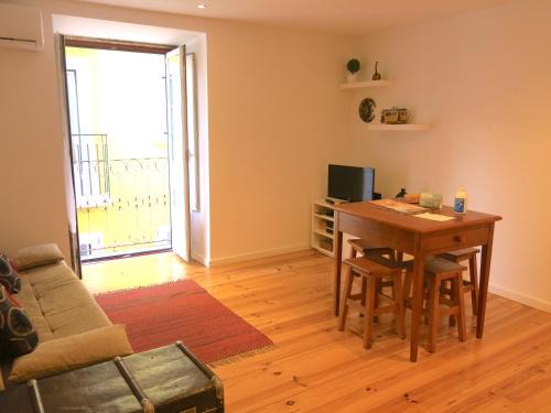 Sao Cristovao e Sao Lourenco Apartment | Cozy Studio in Mouraria with AC