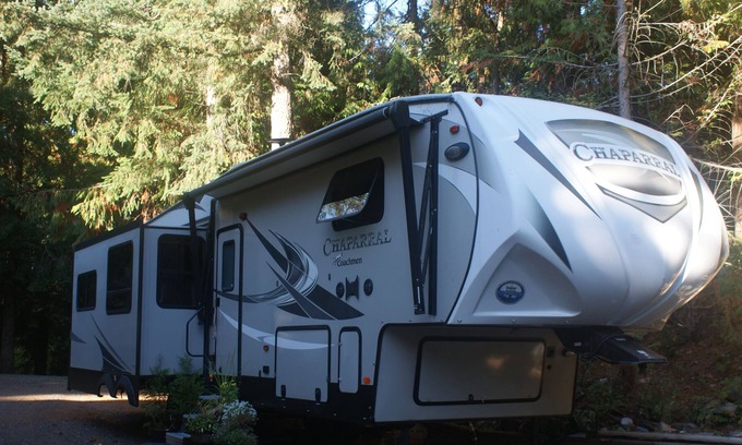 Regional District of Nanaimo House | Cozy Travel trailer on acreage
