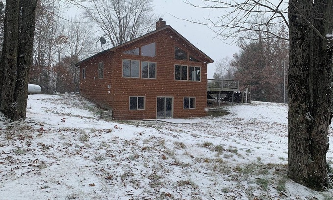 Harrison Cabin | Cozy Winter Cabin Getaway on 80 Acres – Gather, Relax & Adventure Together