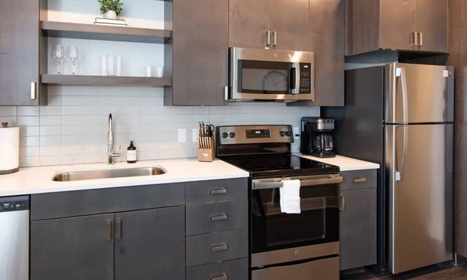 Central Business District Apartment | Cozysuites l Prime 1BR in Downtown Cincinnati