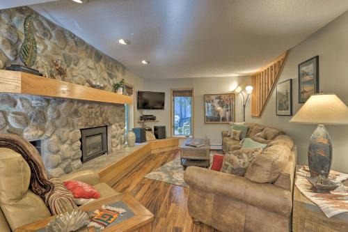 Frisco Apartment | Creekside Frisco Condo with Views and Pool Access!