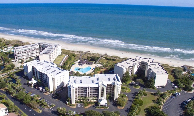 Litchfield by the Sea Condo | Crescent D1E at Sandpiper Run - Large Pool, private stairs