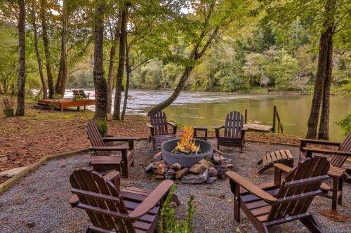 Ellijay House | Crescent Moon on the River