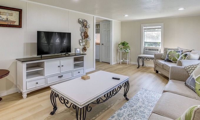 Crosby House | 'Crosby Huffman Hideaway' Serene Escape w/Yard
