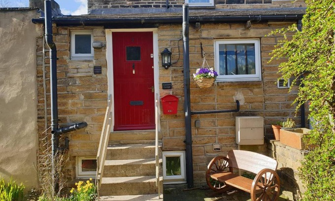 Holmbridge House | Crosland Cottage