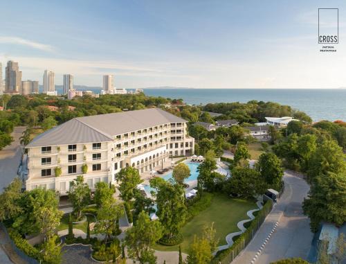 Pratumnak Hill Hotel | Cross Pattaya Pratamnak