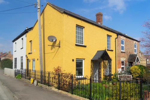 Eastington Apartment | Crossways - a modern two bedroom village apartment close to cheltenham