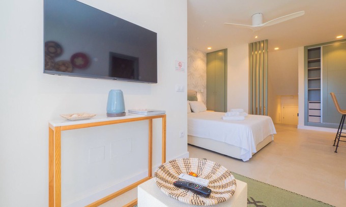 Cabopino Apartment | Cubo's Estudio Cabopino Port & Parking/close to beach/free wifi/community pool