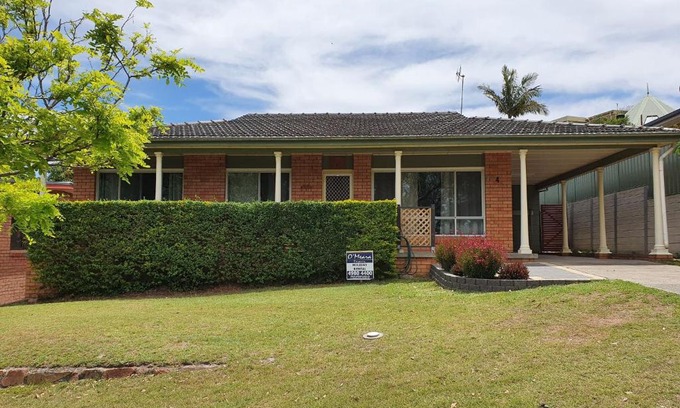 Nelson Bay House | Cuddles Cottage holiday house near Dutchies