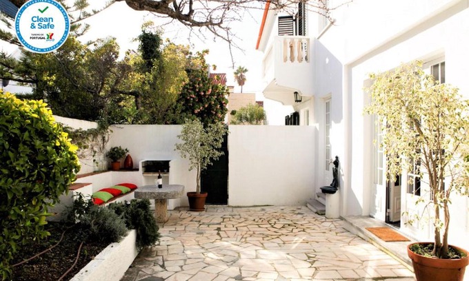 Estoril Apartment | Cushy Apartment with garden in Estoril