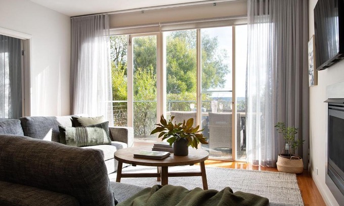 Daylesford House | Dahlia