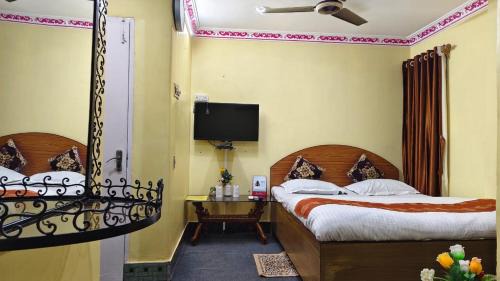 Kolkata Apartment | Daisy and Iris- 2 Specious 1Bhk Full Furnished AC Apartments Managed by Hotel Airways