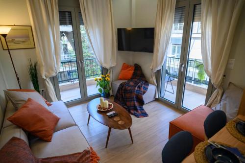 Petralona Apartment | Daisy's Deluxe Athenian 2bedroom by MPS