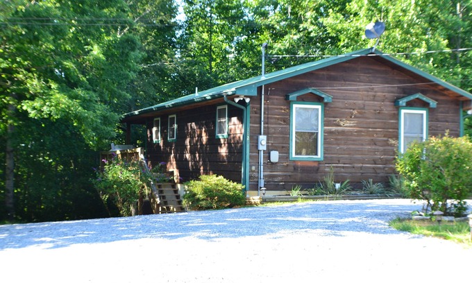 Byrdstown House | Dale Hollow Lake Paradise - Family Friendly, Pet Friendly, Party Ready!