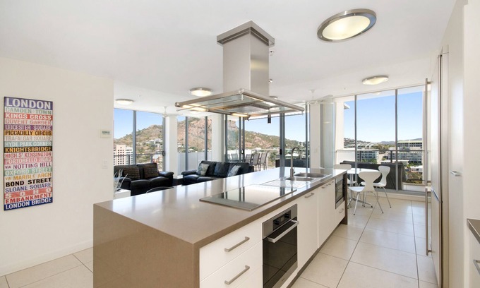 Townsville Hotel | Dalgety Apartments