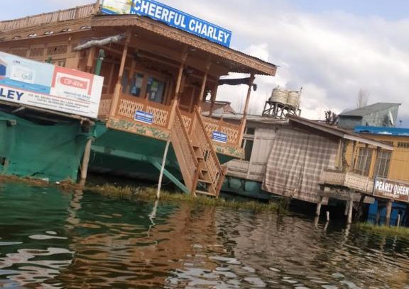 Dal Lake Hotel | Dangola group of houseboats