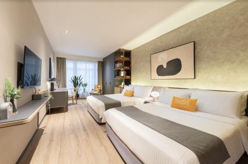 Tsim Sha Tsui Hotel | Dash Living on Prat