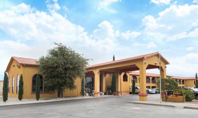 Carlsbad Hotel | Days Inn by Wyndham Carlsbad