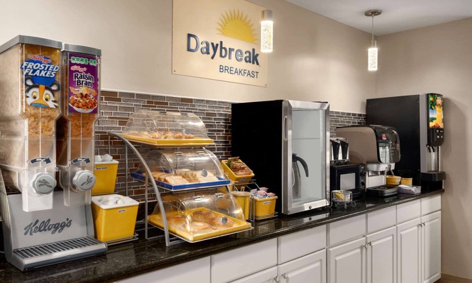Northlake Hotel | Days Inn by Wyndham Anderson