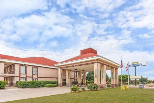 Granbury Hotel | Days Inn by Wyndham Granbury
