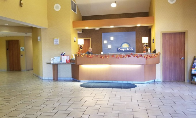 Tulsa Hotel | Days Inn by Wyndham Tulsa Central