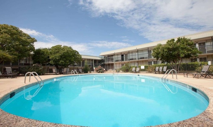 Clinton Hotel | Days Inn by Wyndham Clinton