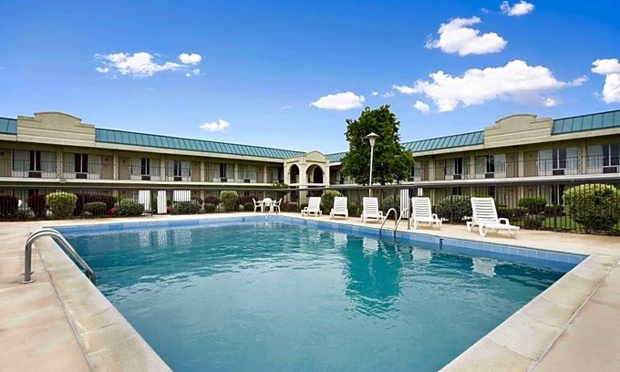 Emporia Hotel | Days Inn by Wyndham Emporia