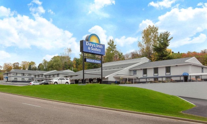 Wisconsin Dells Hotel | Days Inn & Suites by Wyndham Wisconsin Dells