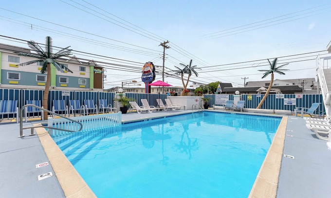 Wildwood Hotel | Daytona Inn and Suites - Efficiency Queen