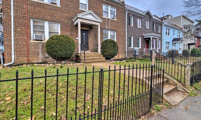 Kingman Park Apartment | DC Apt - Walk to The Fields at RFK Campus!