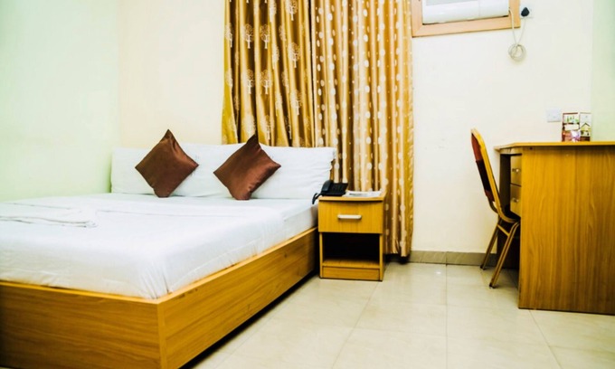Ikeja Hotel | De Lawrence Court & Suites