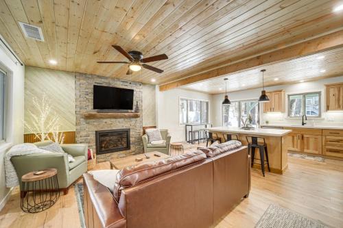 Munds Park House | Deck and Fire Pit Modern Munds Park Retreat!