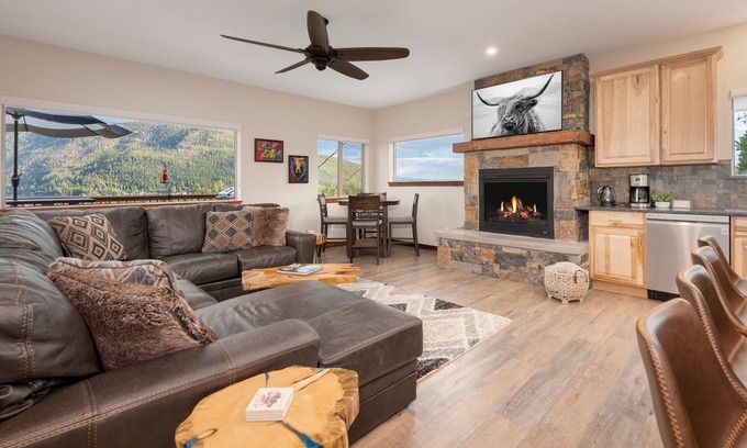 Grand Lake Cabin | Deck w/Expansive Mountain Views, Pool Table - New Construction, Close to Town