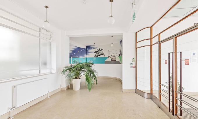 Hove Apartment | Deco Seafront | By My Getaways