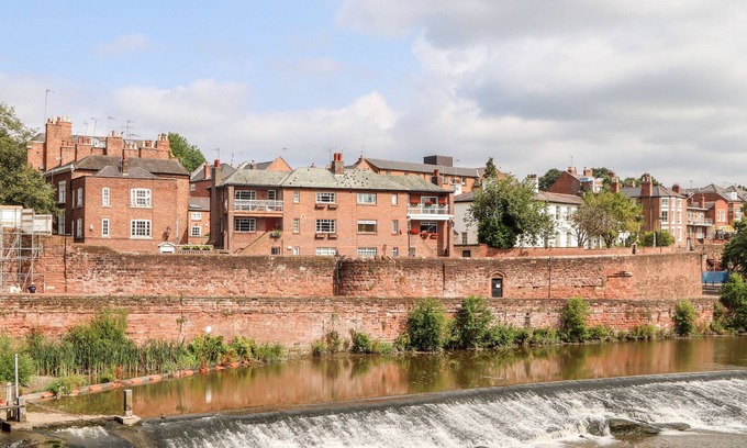 Chester Cottage | DEE HEIGHTS PENTHOUSE, family friendly in Chester