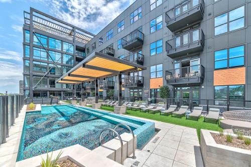 Deep Ellum Apartment | Deep Ellum Theatre Suite - The Black Collection