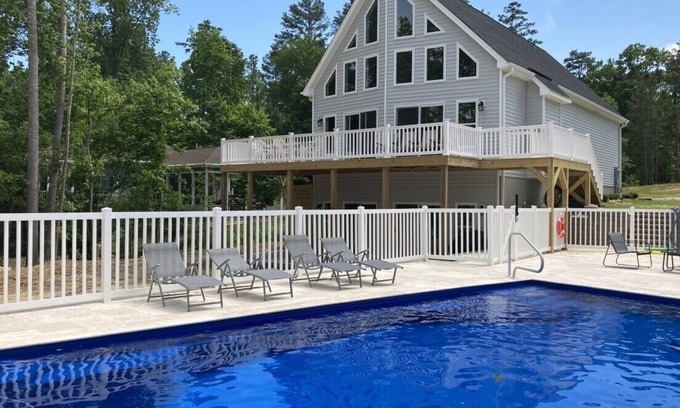 Macon House | Deep Water, Heated Pool, Firepits, Deep Water, Kayaks, Pool Table, Sundeck