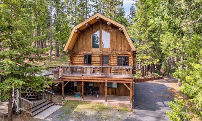 Twain Harte Cabin | Deer Show Cabin + Pool Table